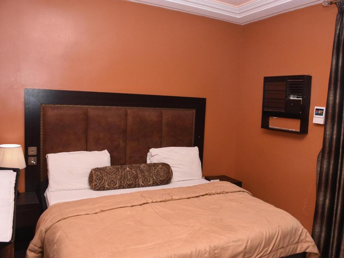 Hard Break Hotel Enugu Exterior photo