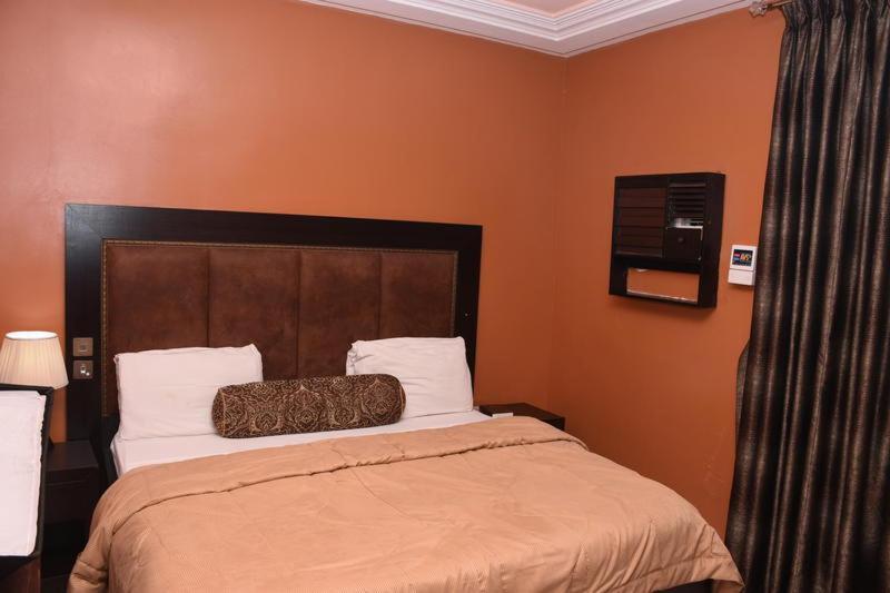 Hard Break Hotel Enugu Exterior photo