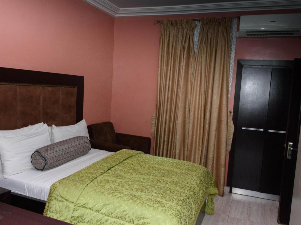 Hard Break Hotel Enugu Exterior photo