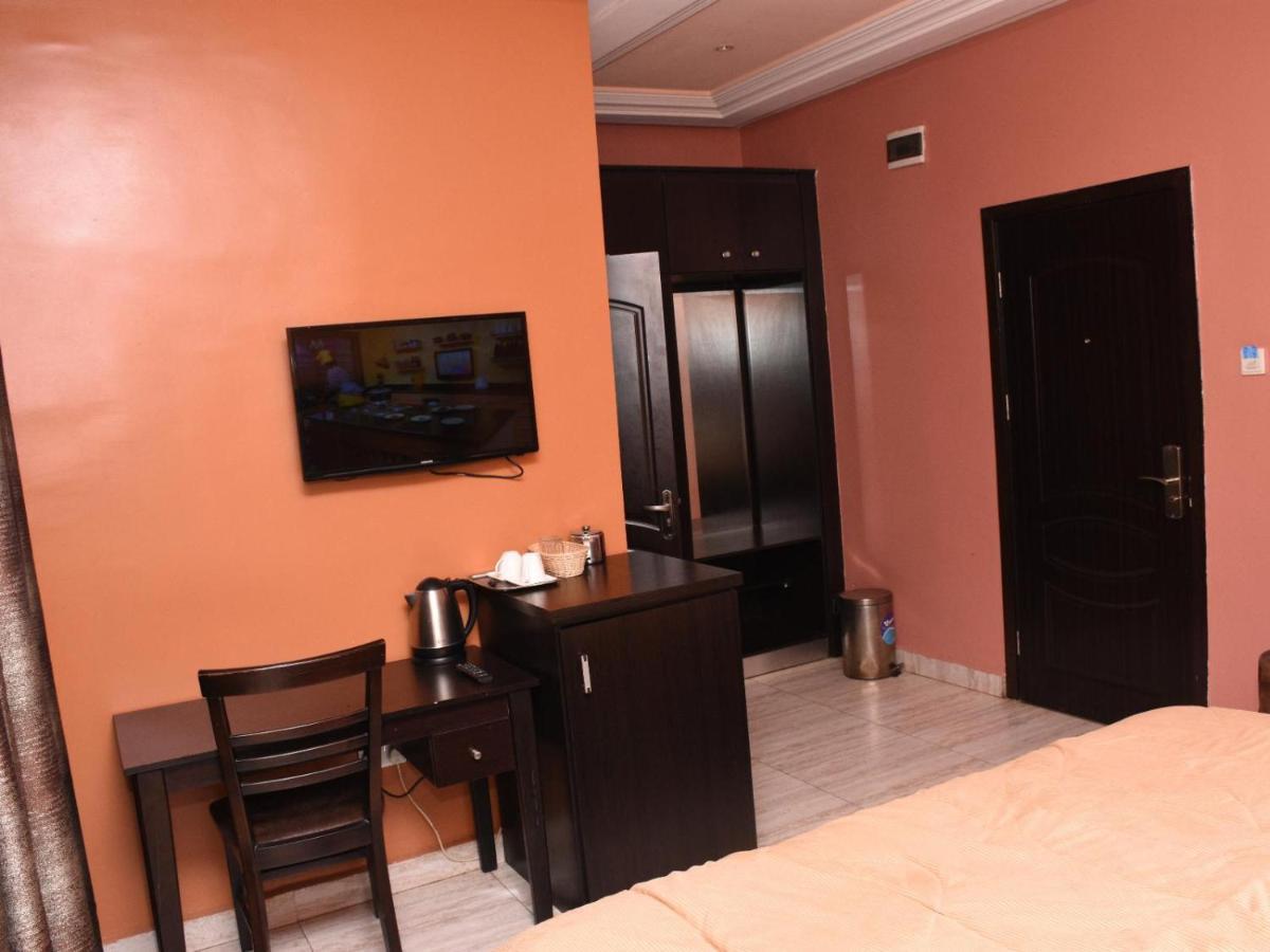 Hard Break Hotel Enugu Exterior photo