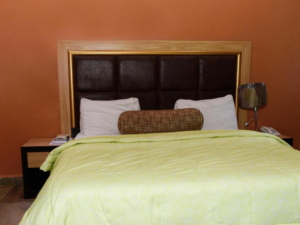 Hard Break Hotel Enugu Exterior photo