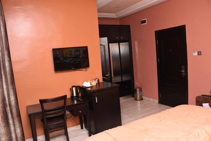 Hard Break Hotel Enugu Exterior photo