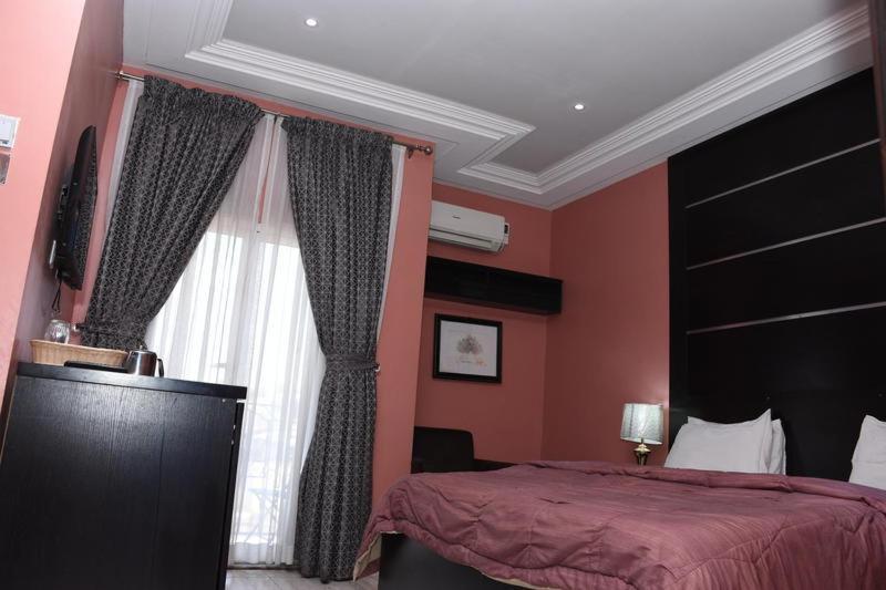 Hard Break Hotel Enugu Exterior photo