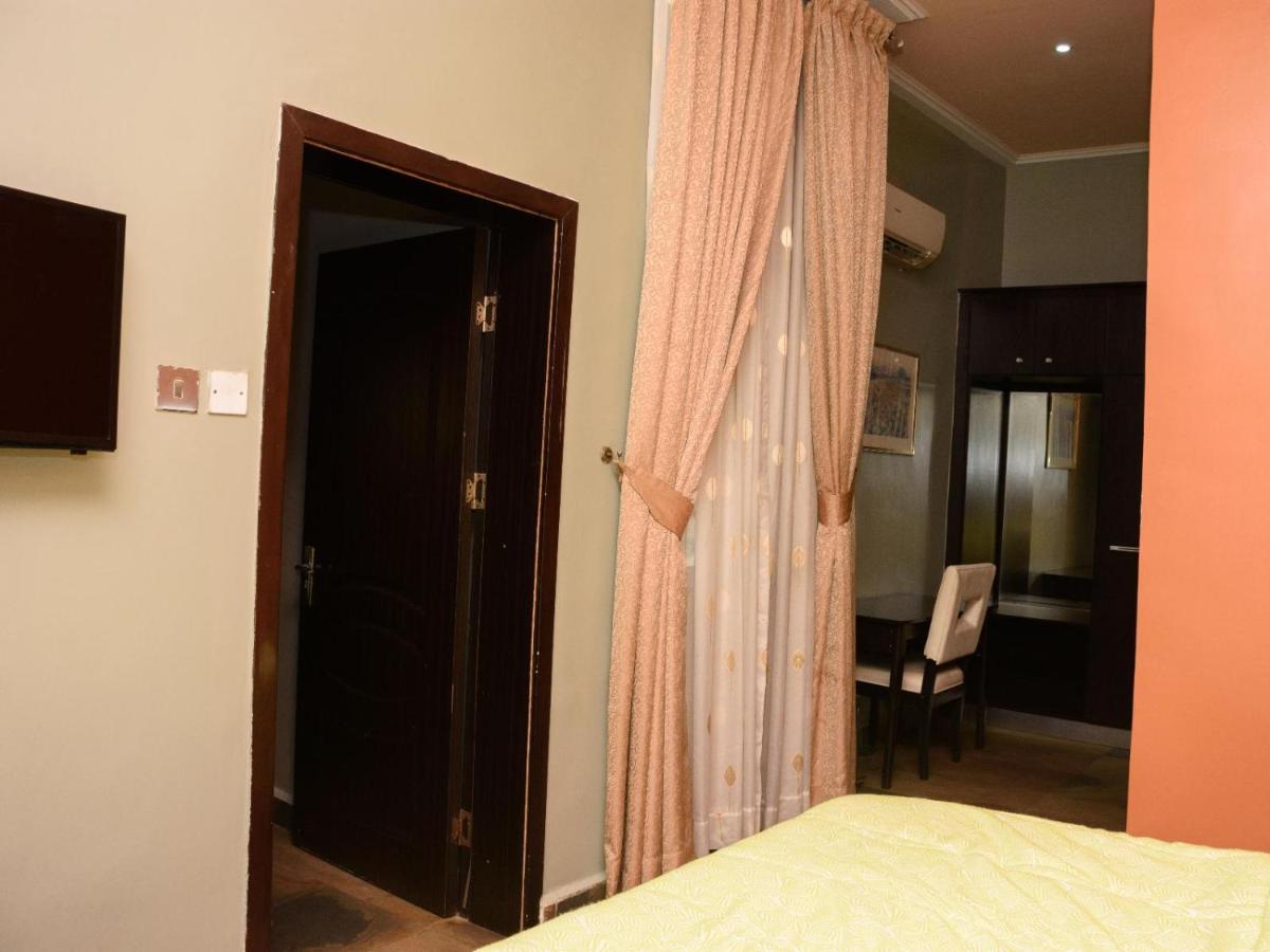 Hard Break Hotel Enugu Exterior photo