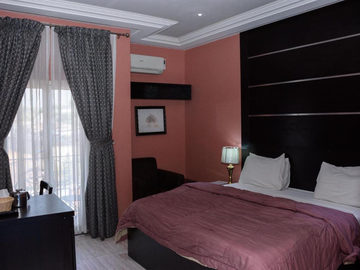 Hard Break Hotel Enugu Exterior photo